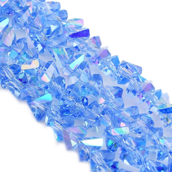 Lasihelmi, fasettihiottu kolmio (triangle), 6 x 6 x 3 mm, ruiskukan sininen  [cornflower blue ab], 85 kpl