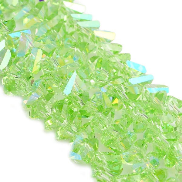 Lasihelmi, fasettihiottu kolmio (triangle), 6 x 6 x 3 mm, vaaleanvihre&auml; [peridot  ab], 85 kpl